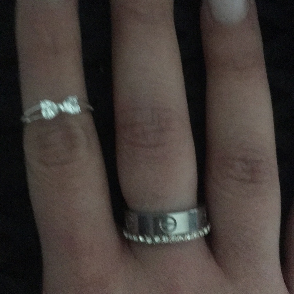 Cute sterling silver bow tie ring - Picture 2 of 4
